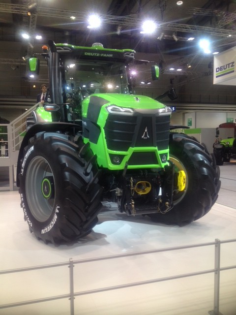 Agritechnica 2013 : Focus sur les nouveaux tracteurs Série 11 TTV de Deutz-Fahr