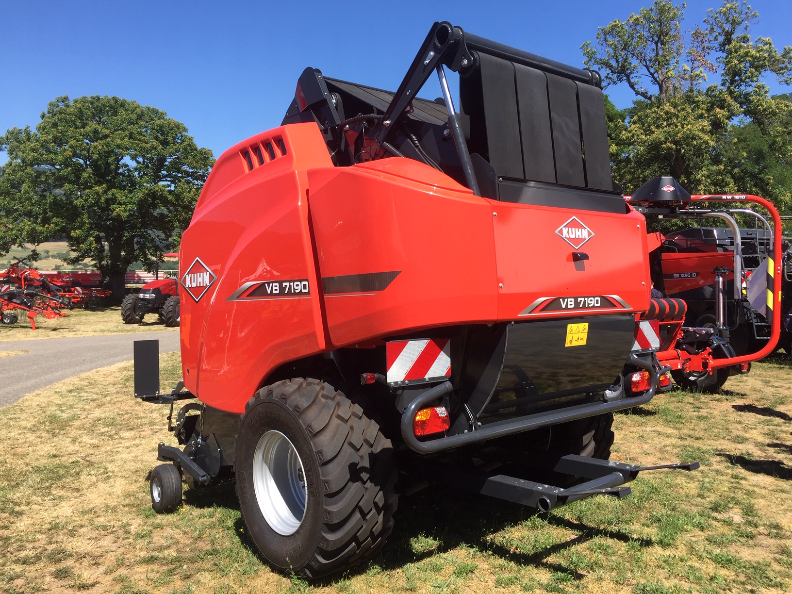 Kuhn lance deux nouveaux modèles de presses à balles rondes dans la gamme VB